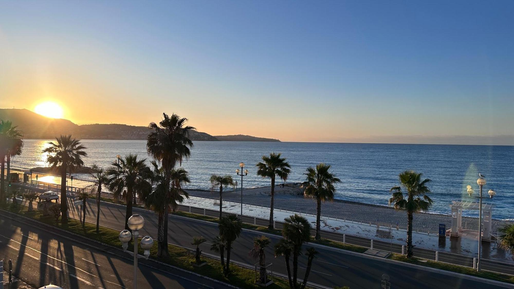Beach Front, Superbe Appartement Pour 4 Personnes Nice Exterior photo